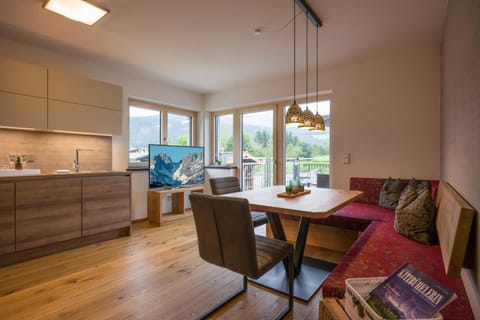 Living room, Photo of the whole room