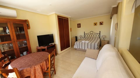 Living room, Photo of the whole room