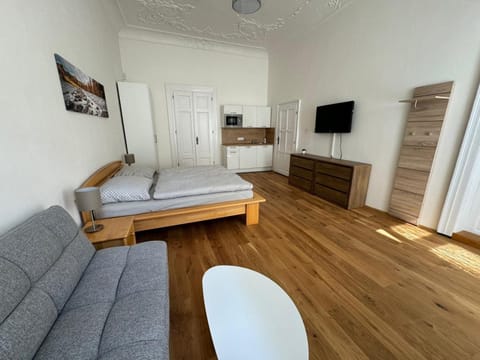Photo of the whole room, Seating area, Bedroom