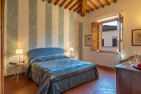 Bed, Photo of the whole room, Bedroom, Inner courtyard view