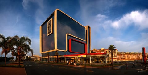 Facade/entrance, Bird's eye view