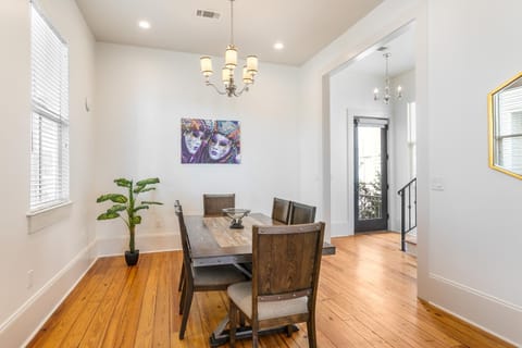 Seating area, Dining area