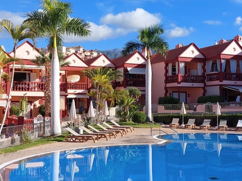 Property building, Mountain view, Pool view, Swimming pool