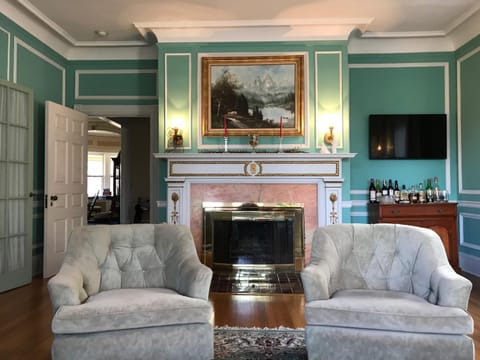 Communal lounge/ TV room, Living room