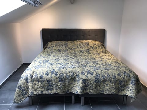 Bed, People, Other, Other, Decorative detail