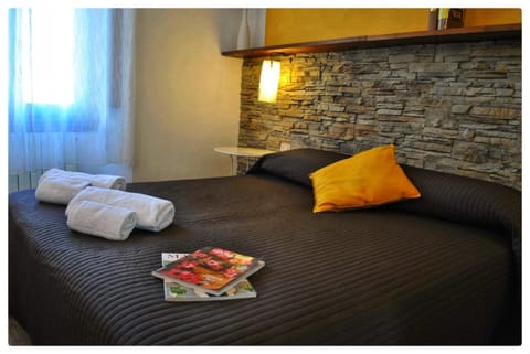 Bed, Photo of the whole room, Continental breakfast