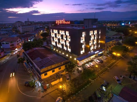 Night, Bird's eye view, City view, Street view, Location, Parking