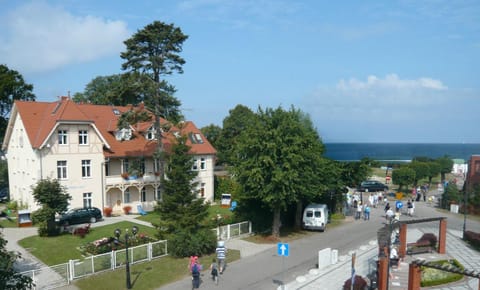 Neighbourhood, Beach