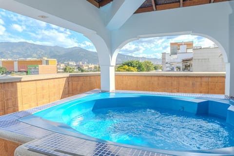 Natural landscape, Hot Tub, Mountain view, Swimming pool
