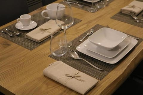 Coffee/tea facilities, Food and drinks, Dining area, Drinks