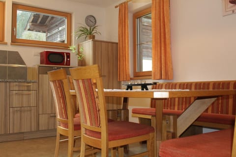 Kitchen or kitchenette, Dining area, dishwasher, microwave