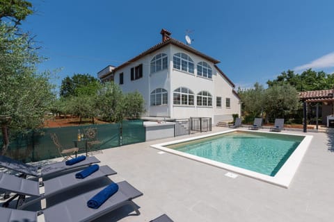 Property building, Swimming pool
