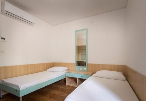 Bed, Photo of the whole room, Bedroom, air conditioner