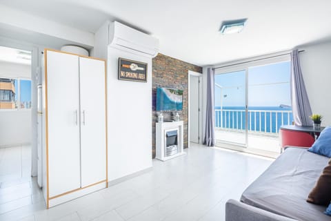 TV and multimedia, Living room, Decorative detail, Sea view, wardrobe