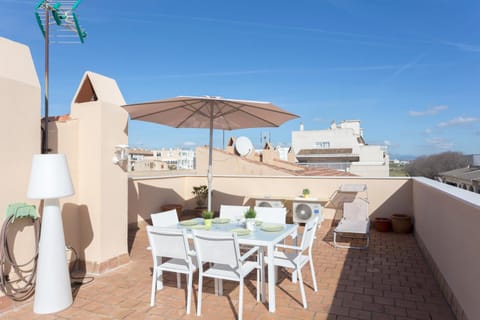 Property building, Balcony/Terrace, Living room