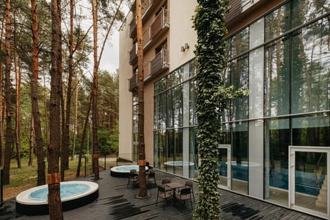 Swimming pool