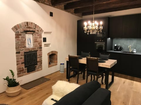 Coffee/tea facilities, Kitchen or kitchenette, Dining area