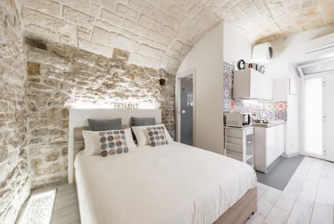 Kitchen or kitchenette, Bedroom