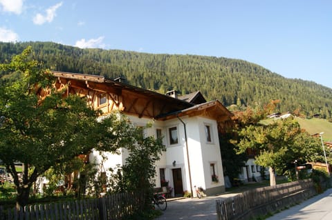 Patio, Facade/entrance