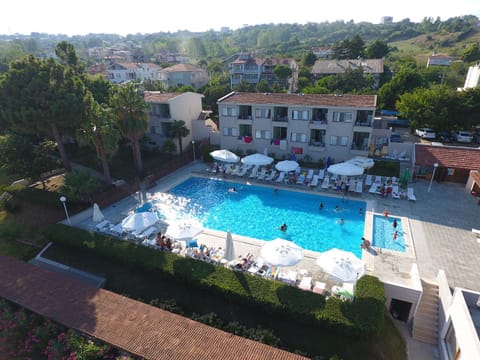 Property building, Food close-up, Bird's eye view, Summer, On site, Food, City view, Garden view, Pool view, Sea view, Street view, Swimming pool, Drinks, Alcoholic drinks, Non alcoholic drinks, Certificate/Award, Family