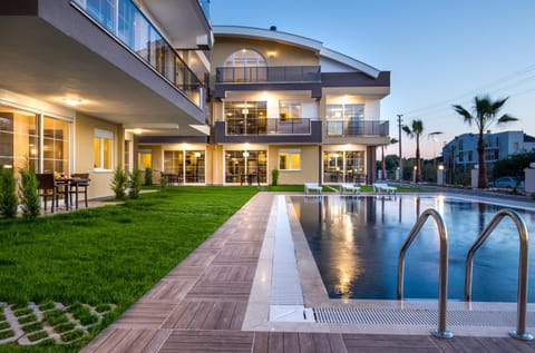Property building, Balcony/Terrace, Pool view, Swimming pool