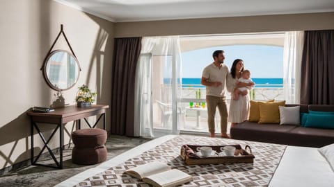 Bed, People, View (from property/room), Balcony/Terrace, Photo of the whole room, Seating area, Guests, Sea view, group of guests
