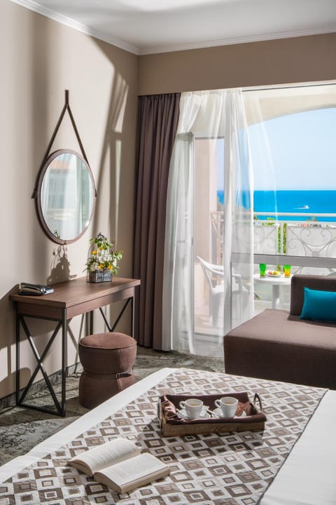 Bed, View (from property/room), Balcony/Terrace, Seating area, Sea view