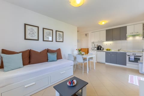 Kitchen or kitchenette, Living room