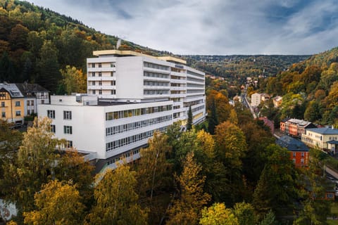 Property building, Day, Neighbourhood, Natural landscape, Bird's eye view, City view, Mountain view, Street view