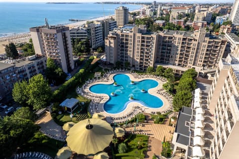 Property building, Garden, Beach, Pool view, Area and facilities, Area and facilities, Swimming pool, Swimming pool