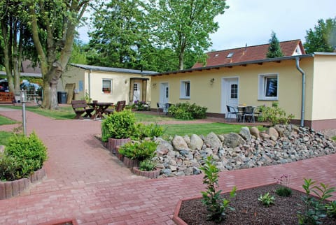 Property building, Facade/entrance, Garden