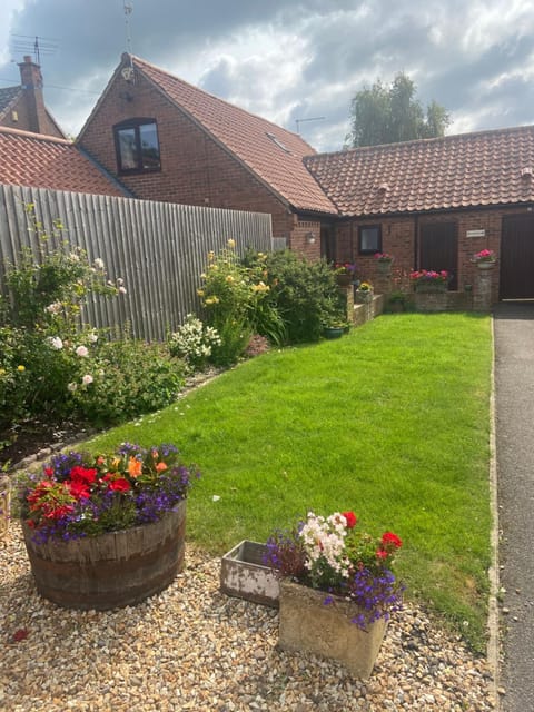 Willow Tree Cottages Bed and Breakfast in Newark and Sherwood District