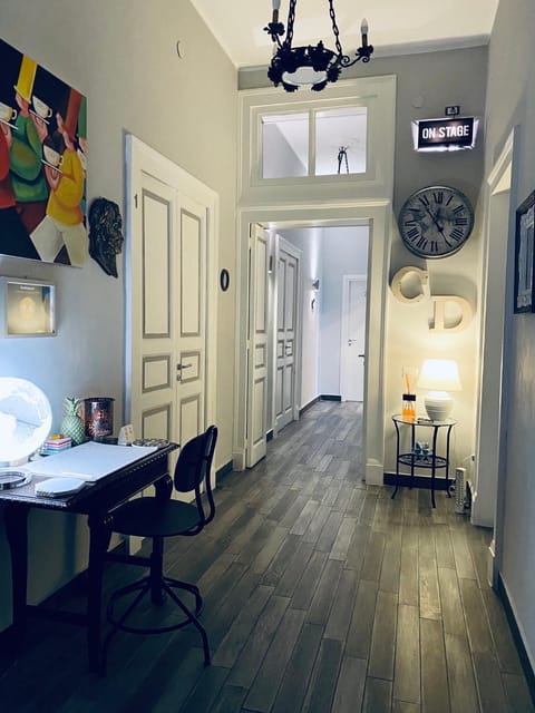 Living room, hair dresser