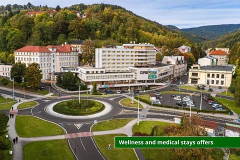 Property building, Day, Mountain view, Street view, Location, Parking