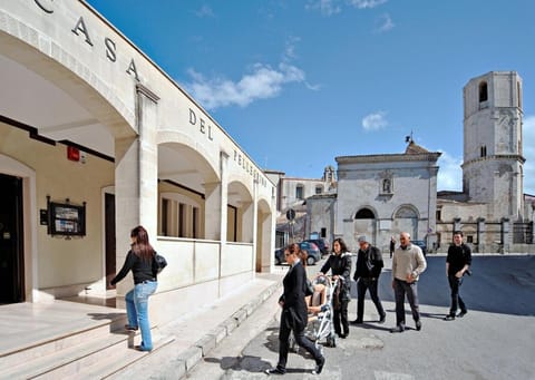 Property building, Facade/entrance, Day, People