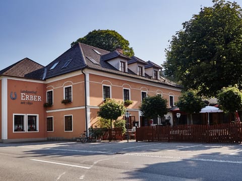 Spring, Street view