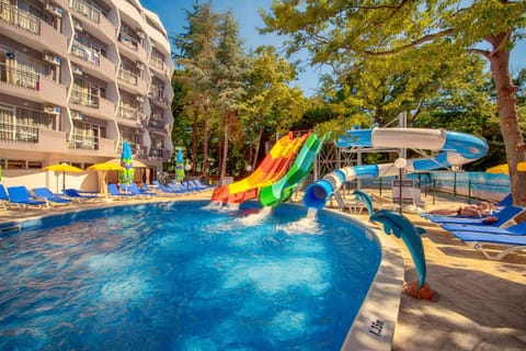 Day, Aqua park, Pool view, Swimming pool, sunbed