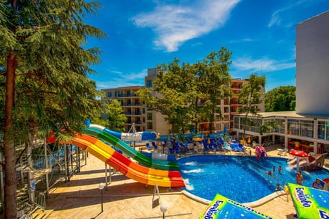 Day, Aqua park, Pool view, Swimming pool, sunbed