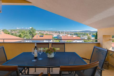 View (from property/room), Balcony/Terrace, City view
