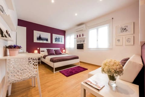 Photo of the whole room, Decorative detail, Decorative detail, Bedroom