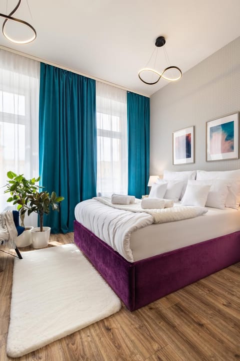 Bed, Living room, Photo of the whole room, Bedroom, towels