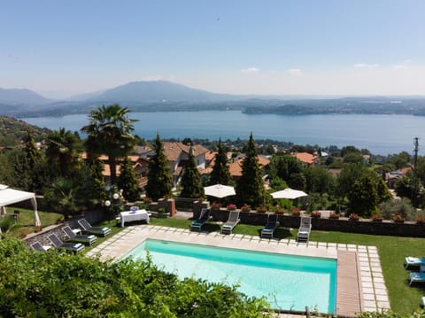 Lake view, Swimming pool