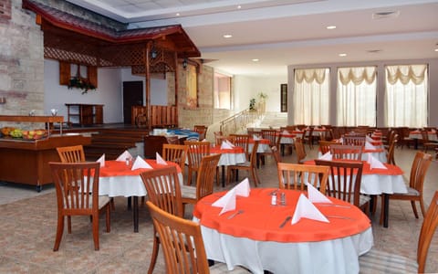 Restaurant/places to eat, Banquet/Function facilities