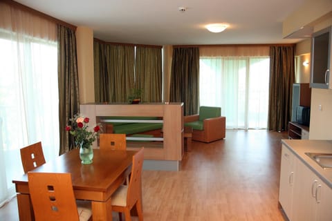 Kitchen or kitchenette, Living room