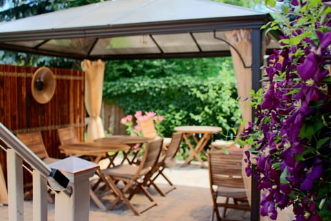 Patio, Garden, Decorative detail, Area and facilities