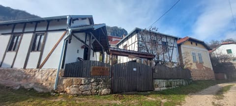 Golemi kamik Pirot Farm Stay in Serbia