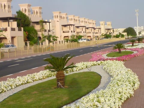 Nearby landmark, Restaurant/places to eat, Restaurant/places to eat, Spring, Off site, People, Neighbourhood, Natural landscape, Winter, Garden, Balcony/Terrace, Fitness centre/facilities, Fitness centre/facilities, Other, Beach, Beach, Autumn, On site, Area and facilities, Area and facilities, Supermarket/grocery shop, Shopping Area, Swimming pool, Swimming pool, Family