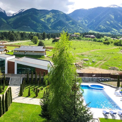Property building, Nearby landmark, Spring, Day, Natural landscape, Garden, Garden view, Mountain view, Pool view, Swimming pool, sunbed