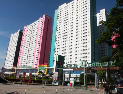Facade/entrance, Street view