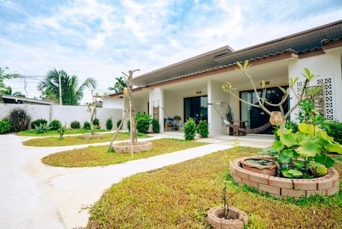 Baan Check In Hotel in Sala Dan